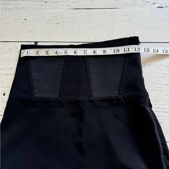 Elizabeth & James - Black high waisted skirt - Picture 4 of 6